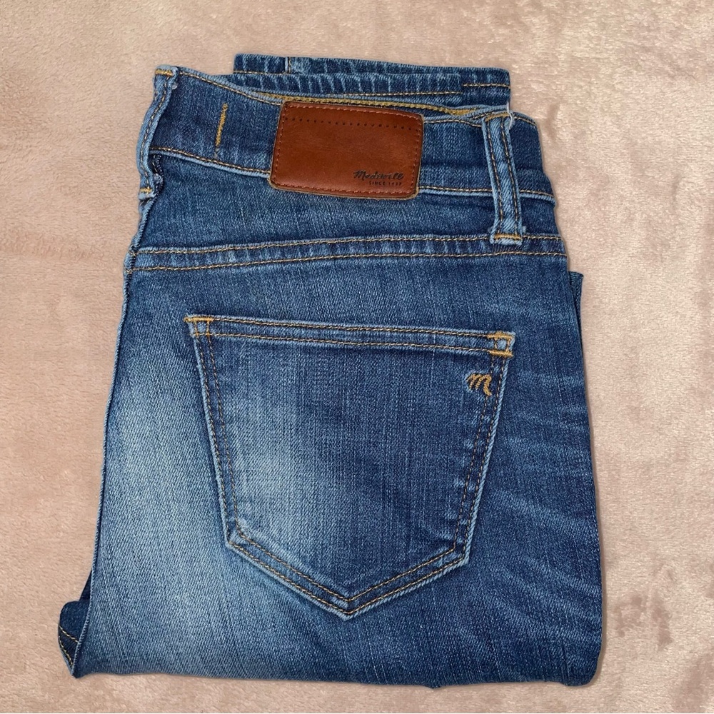 Madewell skinny distressed Jean size 27/L27/1/2